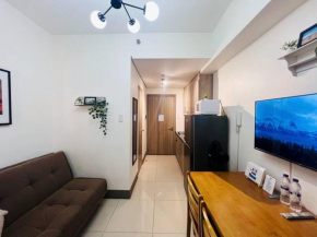 1BR Unit Condotel w Balcony FAME Residences -FM20